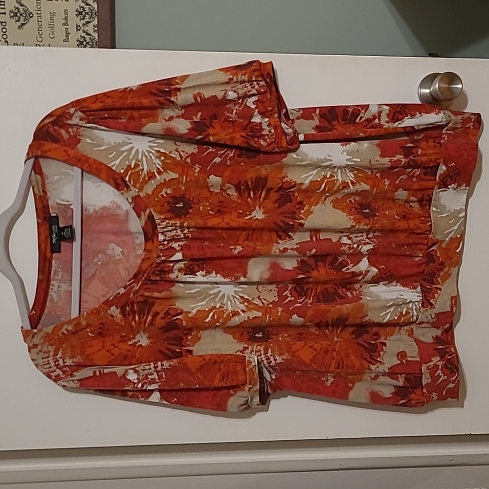 Woman's Floral top, Size 2x